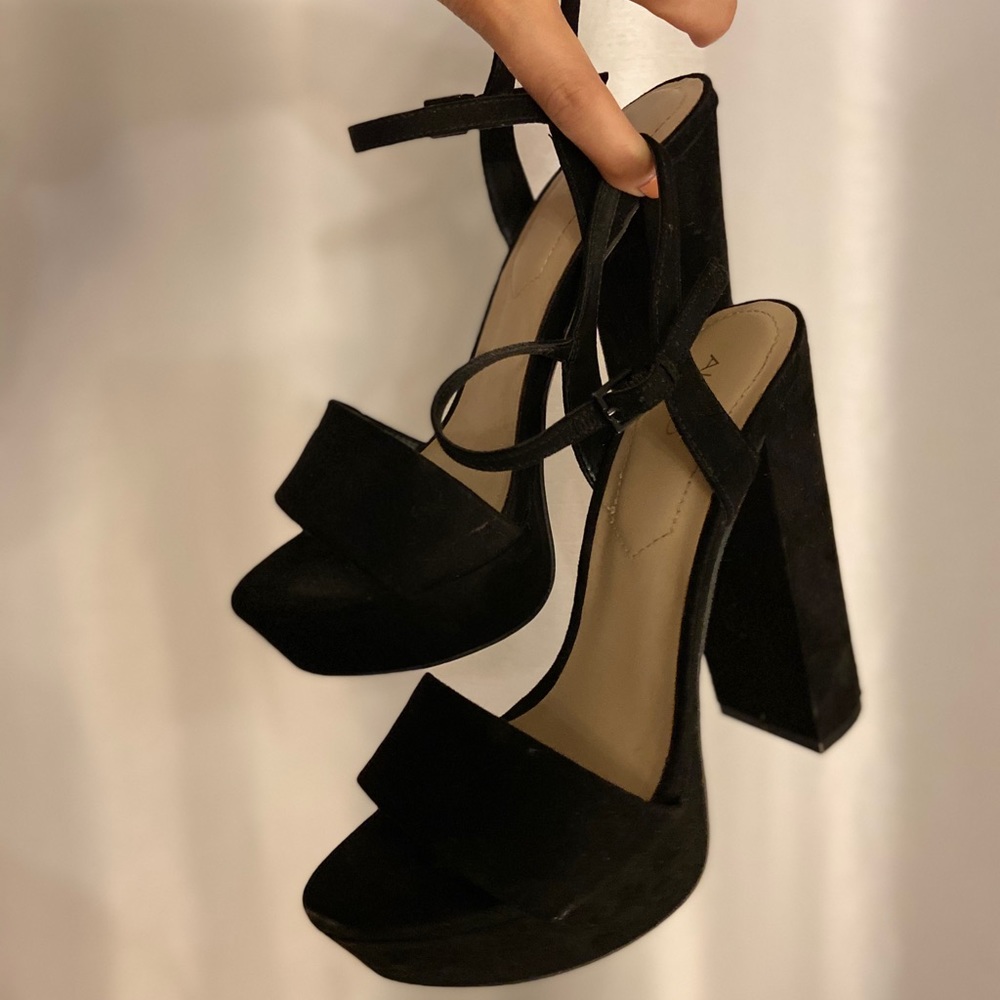 High heels - Picture 2 of 4